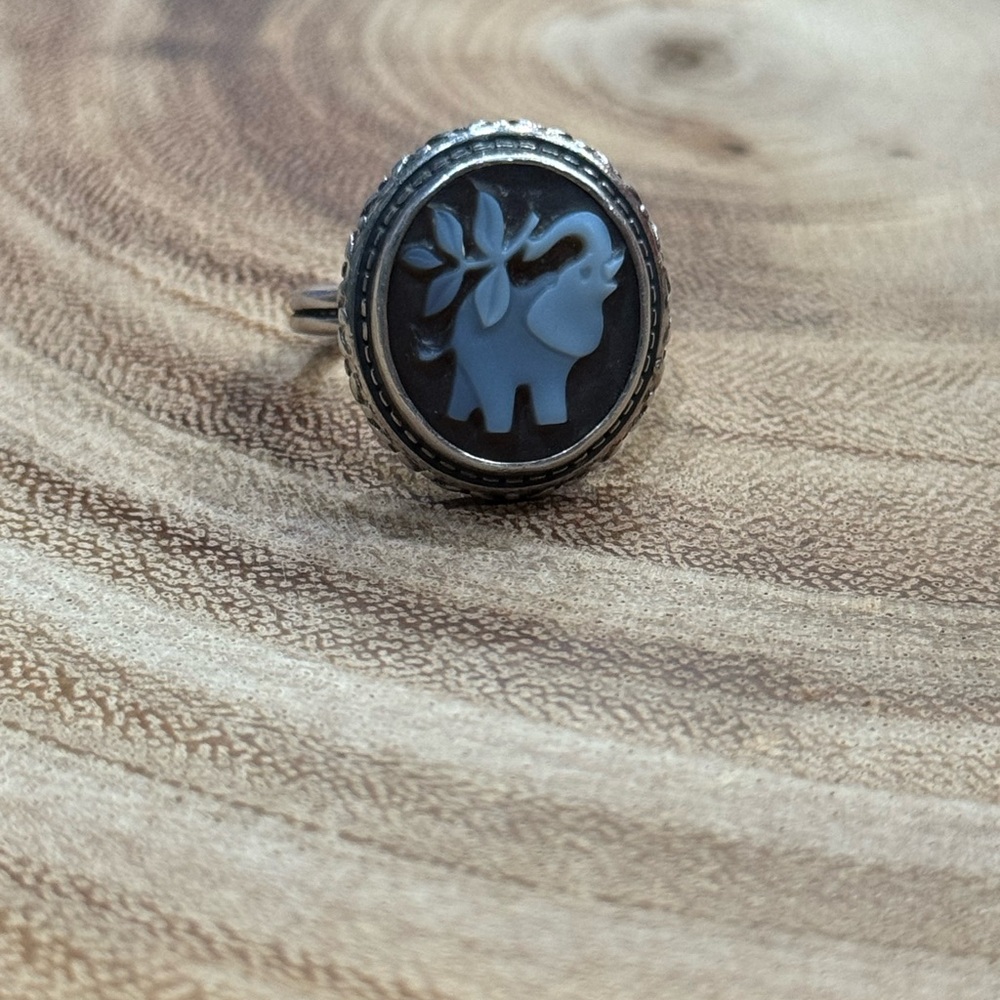 James Avery Cameo elephant ring